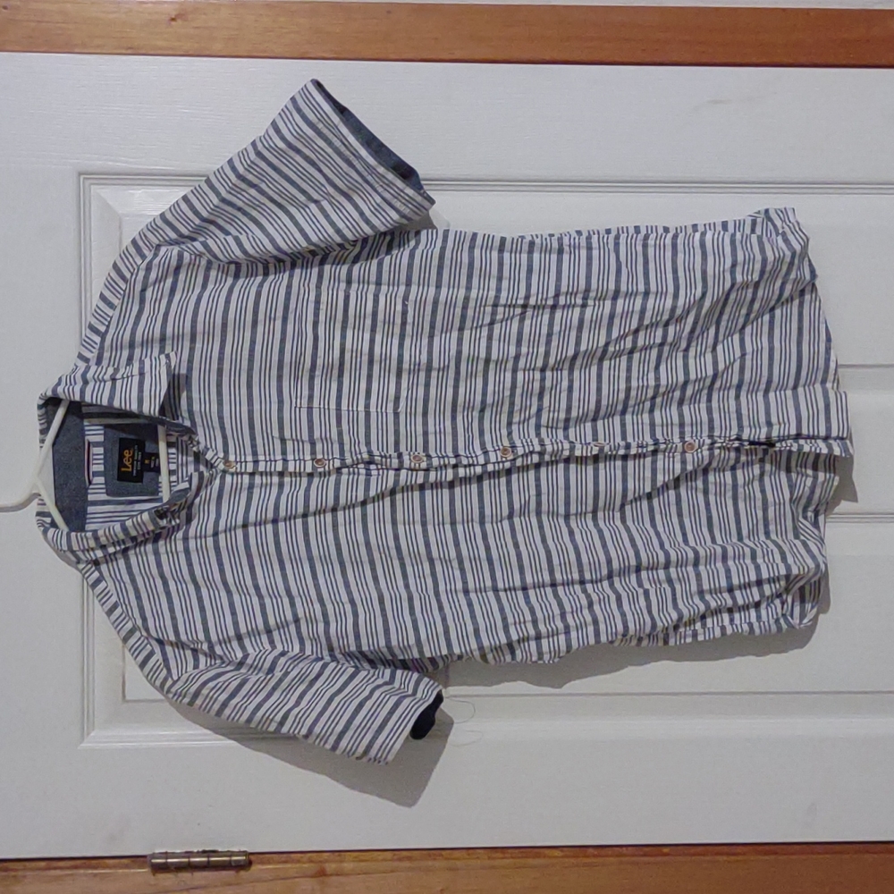 Men's Lee short sleeve button down shirt